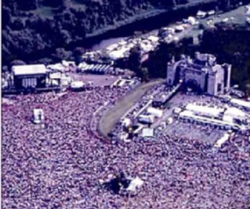 RED HOT CHILI PEPPERS - LIVE AT SLANE CASTLE